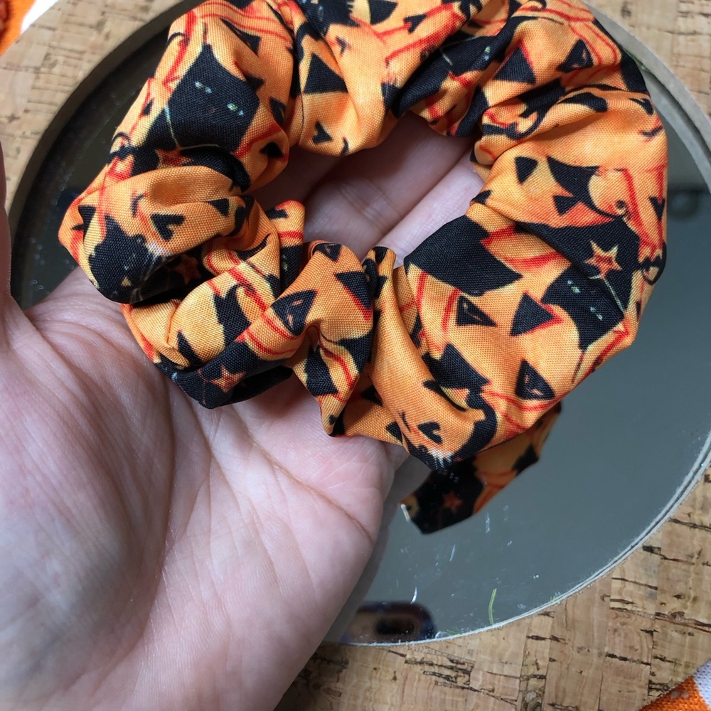 🐈‍⬛Halloween Themed Scrunchie-Listing is for 1 - Picture 2 of 3